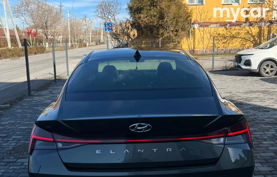 Hyundai Elantra 2021