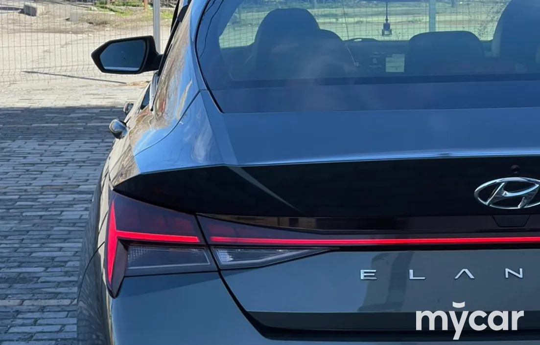 Hyundai Elantra 2021