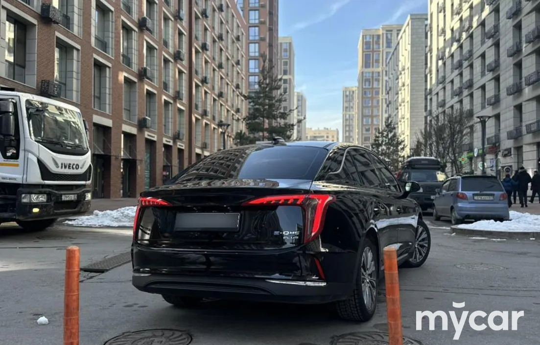 Hongqi E-QM5 2024