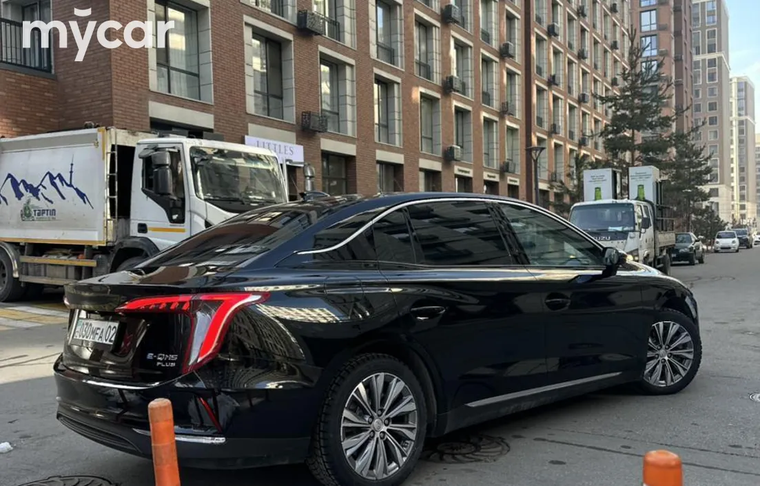 Hongqi E-QM5 2024