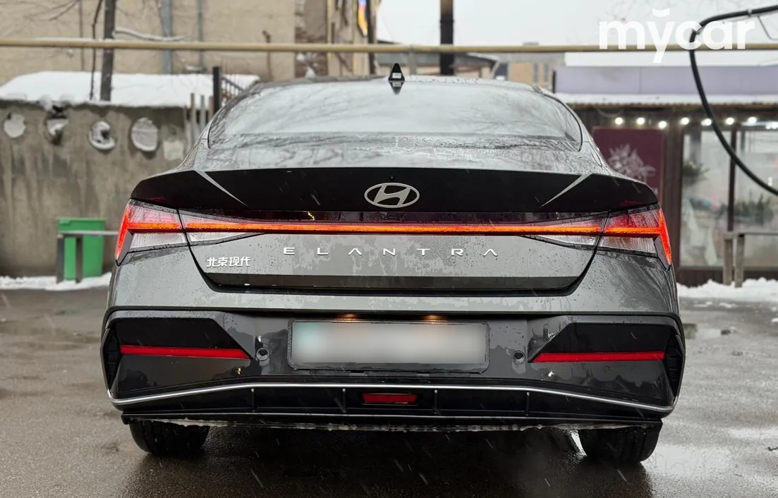 Hyundai Elantra 2025