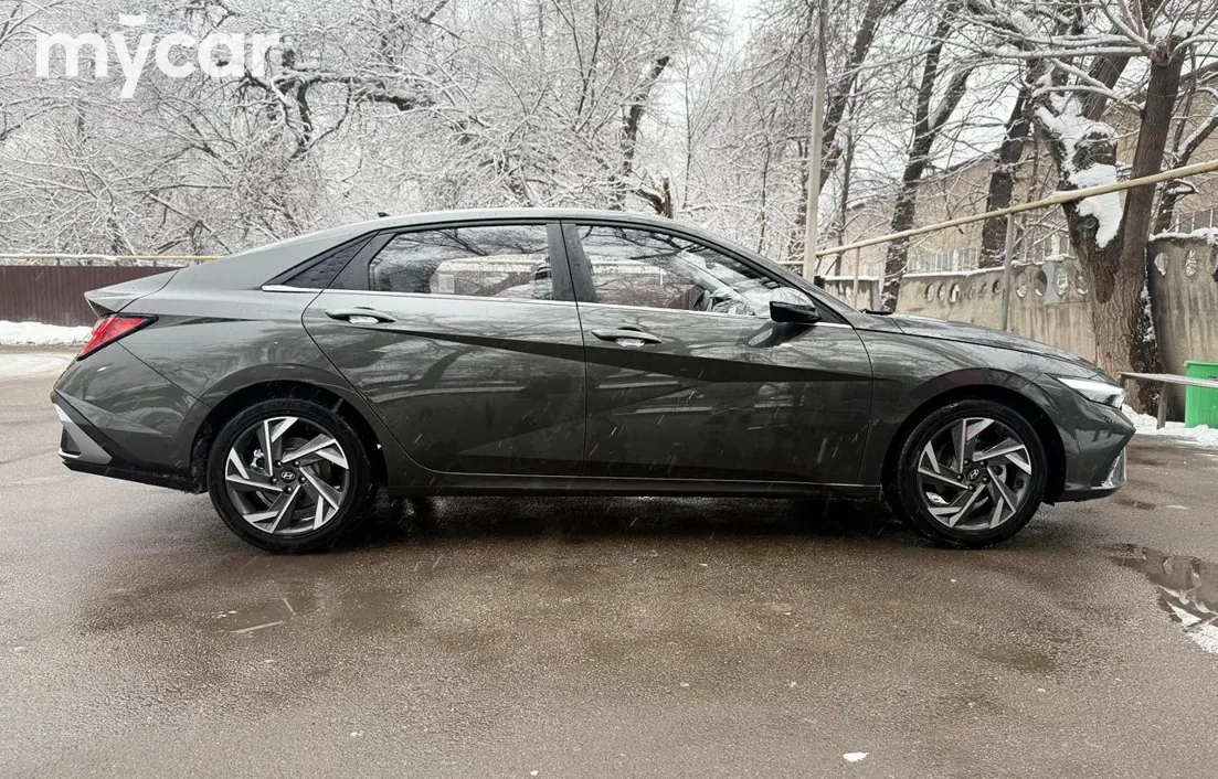 Hyundai Elantra 2025