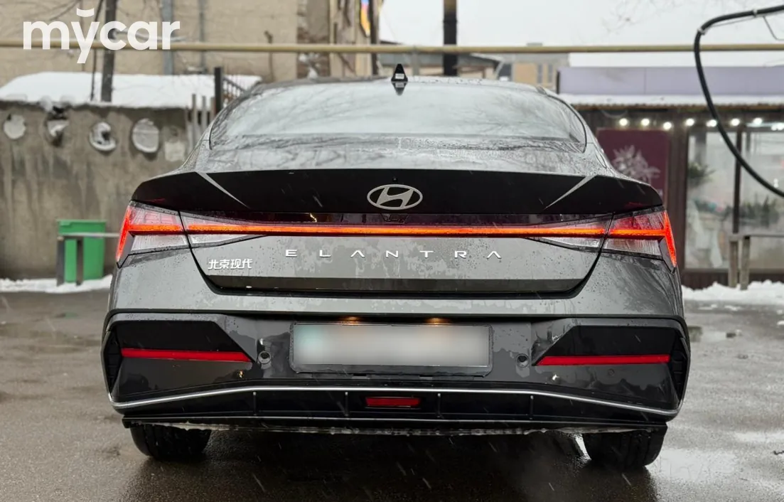 Hyundai Elantra 2025