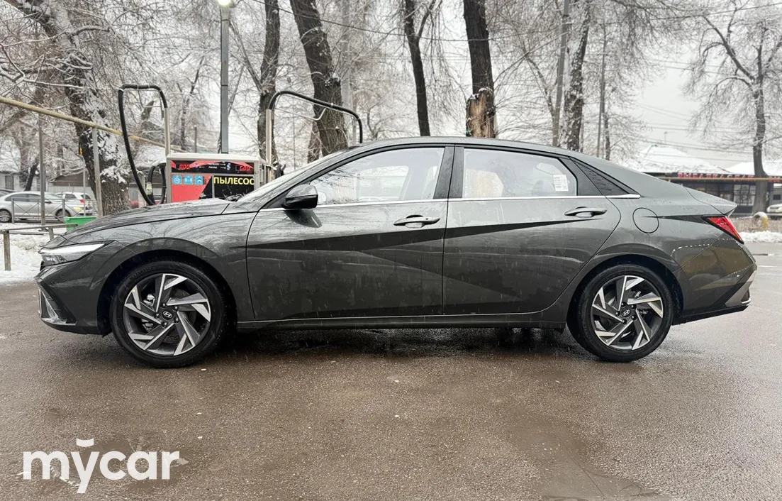 Hyundai Elantra 2025