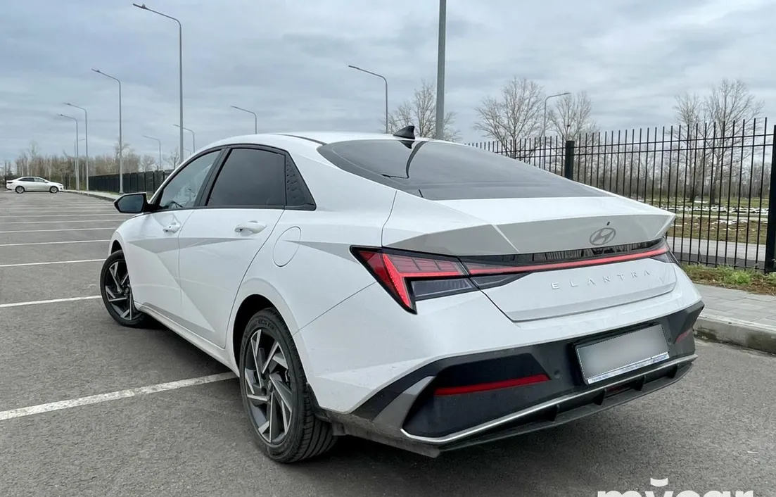 Hyundai Elantra 2024
