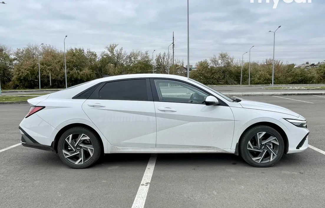 Hyundai Elantra 2024