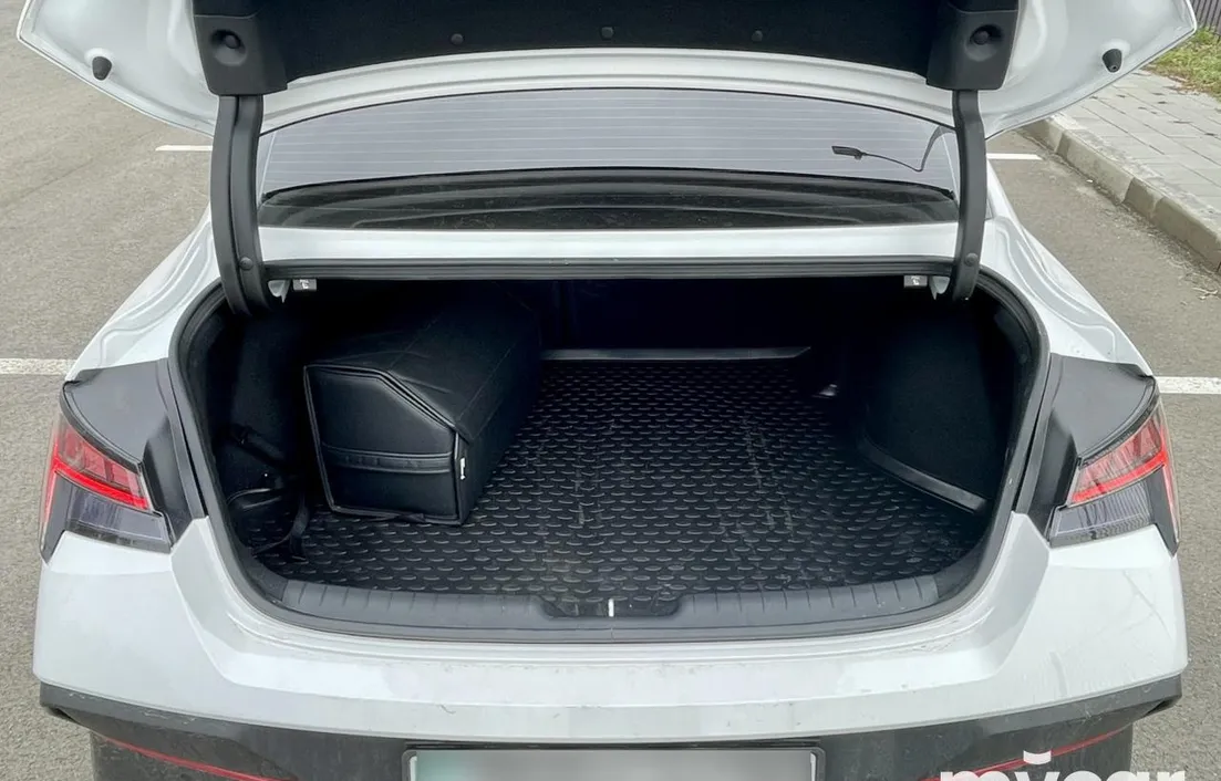Hyundai Elantra 2024
