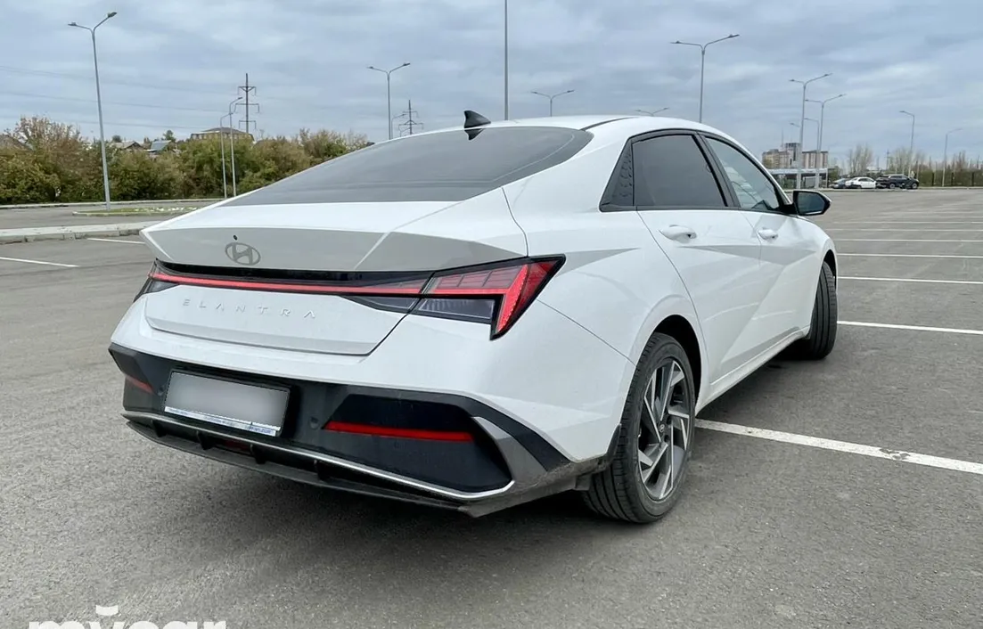 Hyundai Elantra 2024