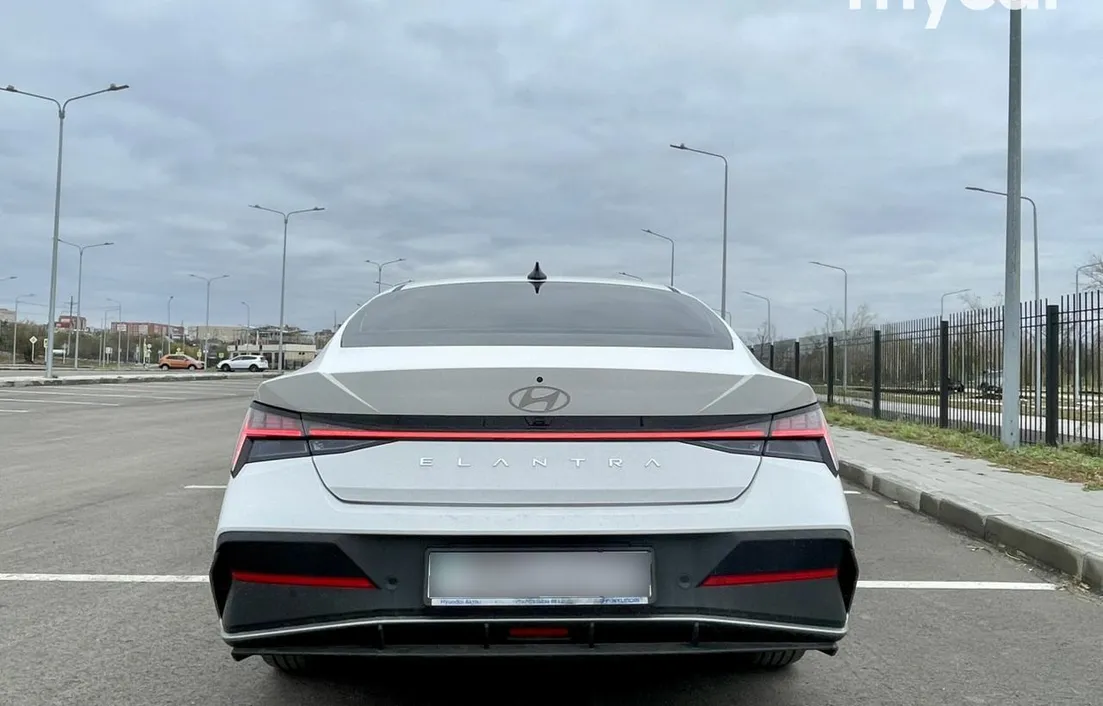 Hyundai Elantra 2024