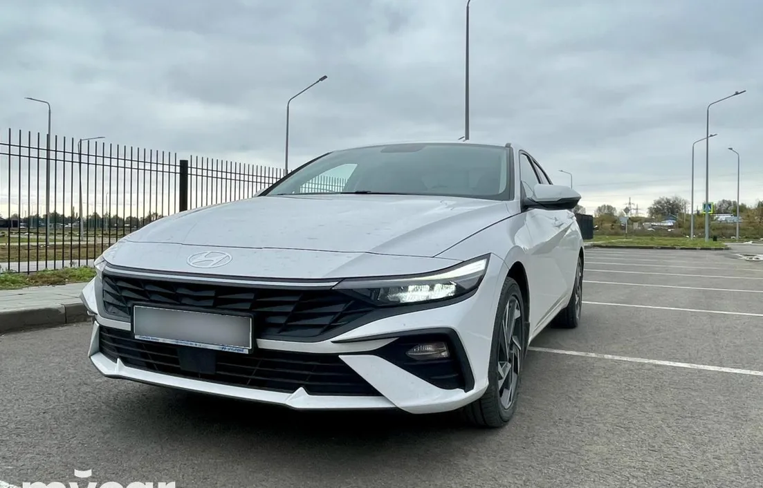 Hyundai Elantra 2024