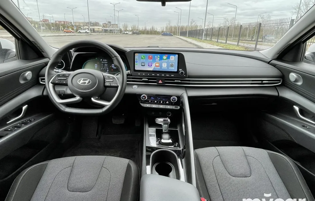 Hyundai Elantra 2024