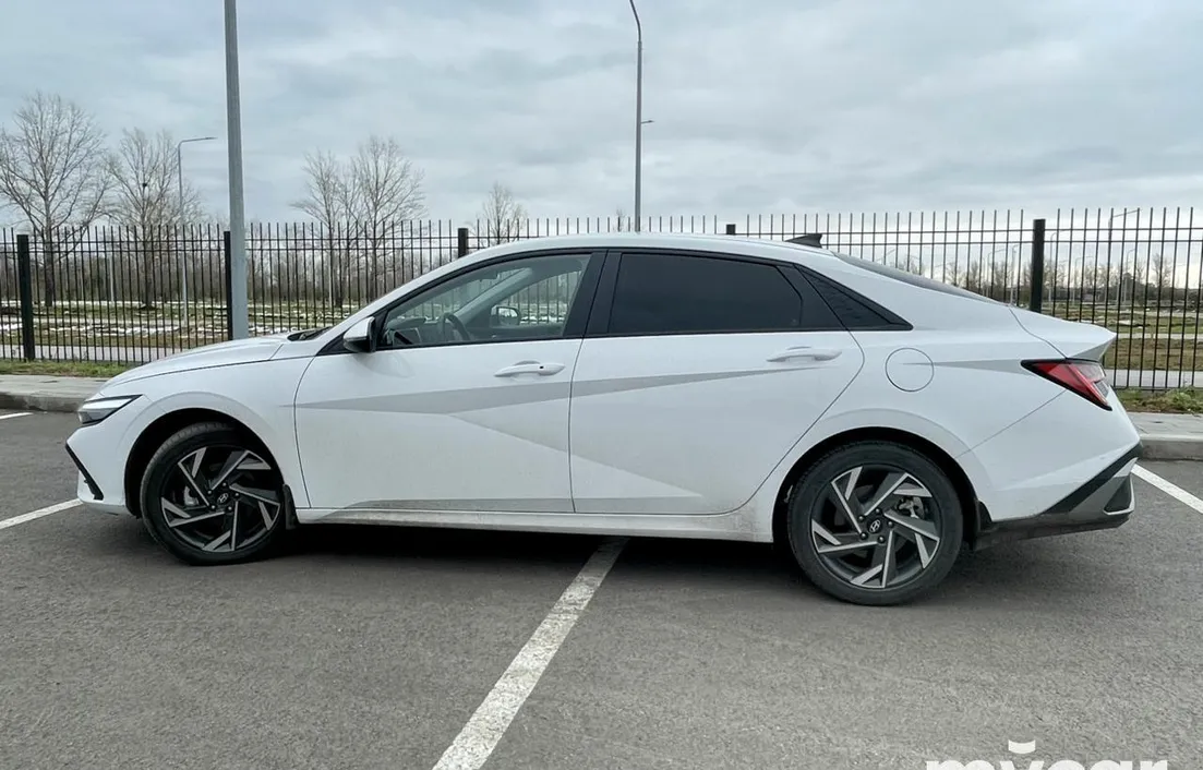 Hyundai Elantra 2024