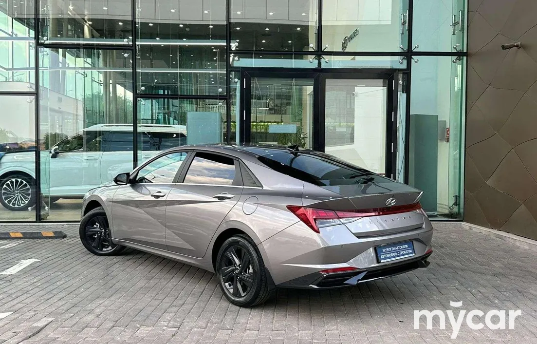 Hyundai Elantra 2022