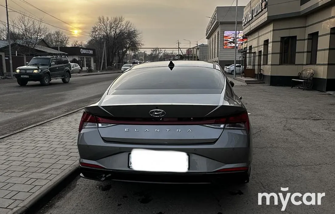 Hyundai Elantra 2022