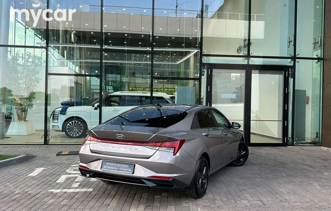 Hyundai Elantra 2022