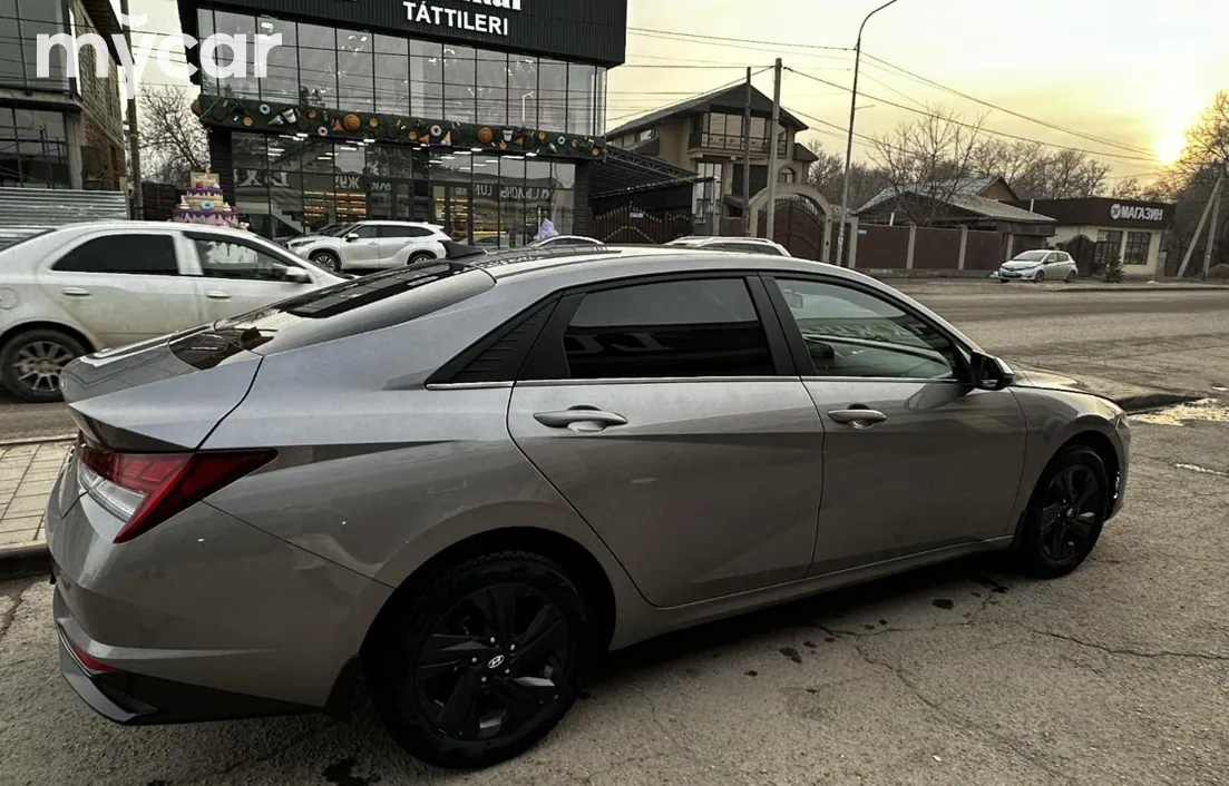 Hyundai Elantra 2022