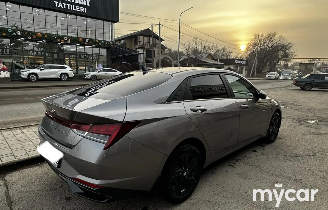 Hyundai Elantra 2022
