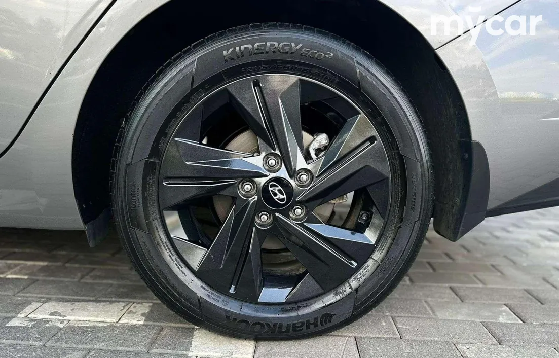 Hyundai Elantra 2022