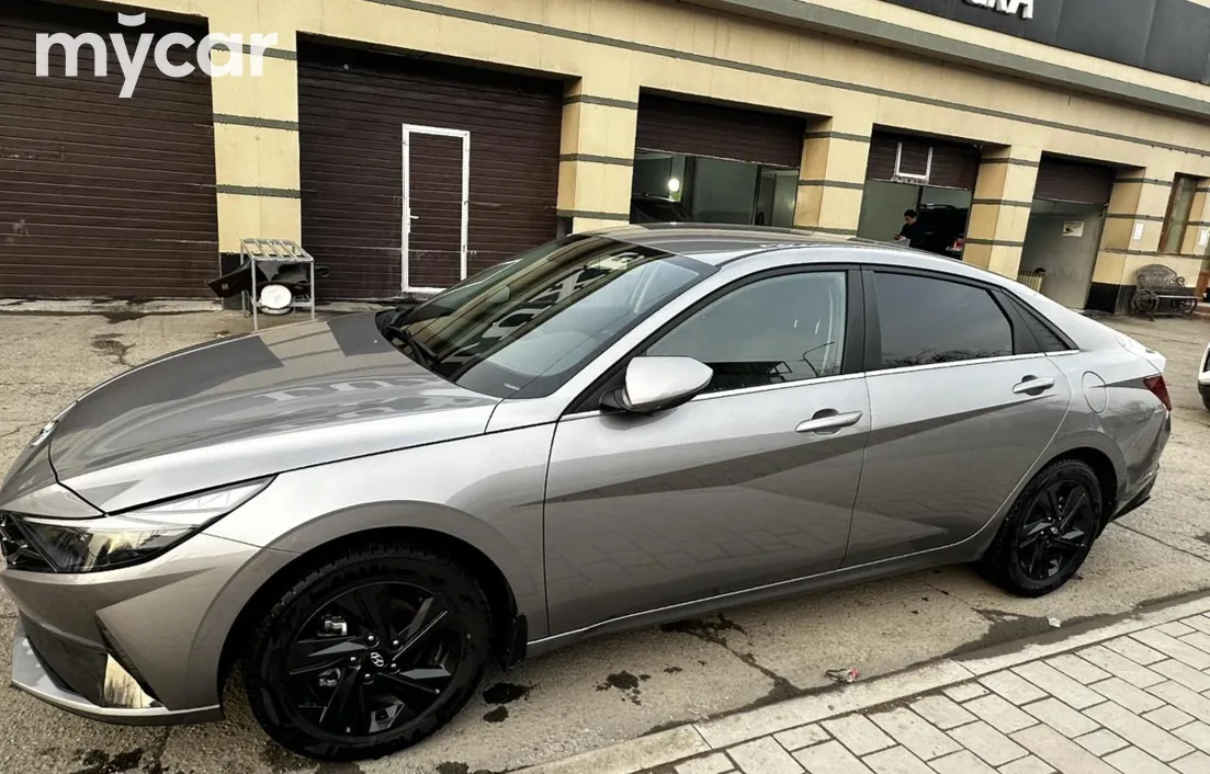 Hyundai Elantra 2022