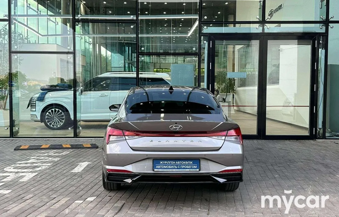 Hyundai Elantra 2022