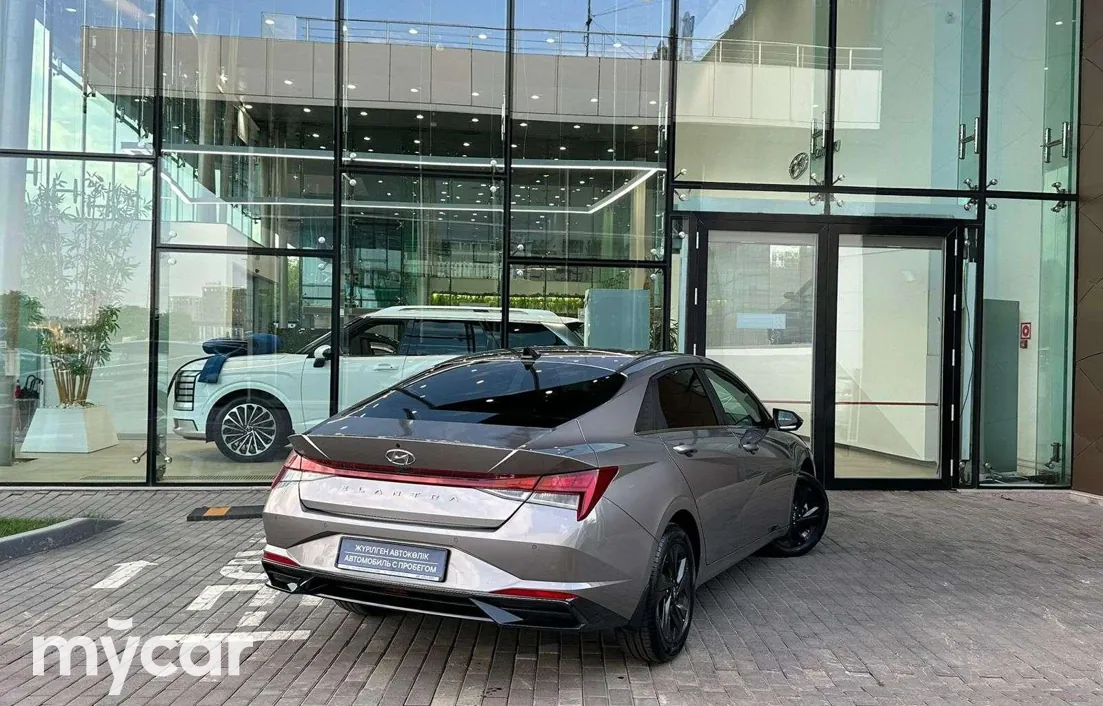 Hyundai Elantra 2022