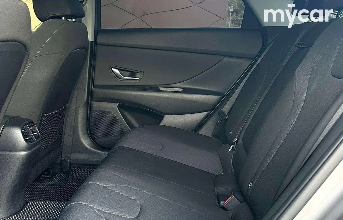 Hyundai Elantra 2022