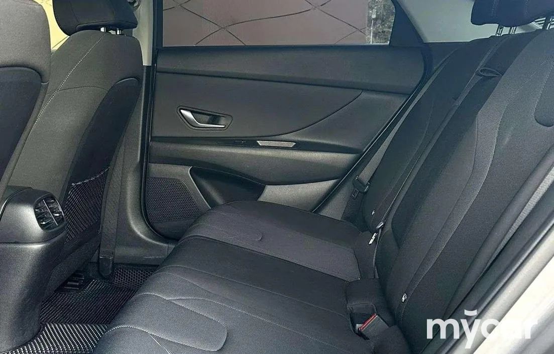 Hyundai Elantra 2022