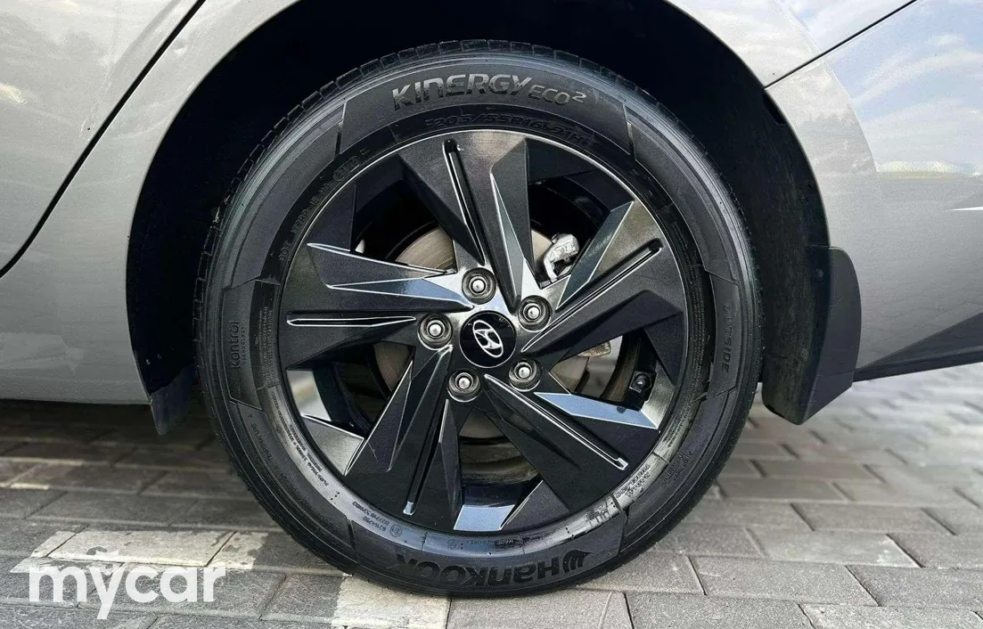 Hyundai Elantra 2022