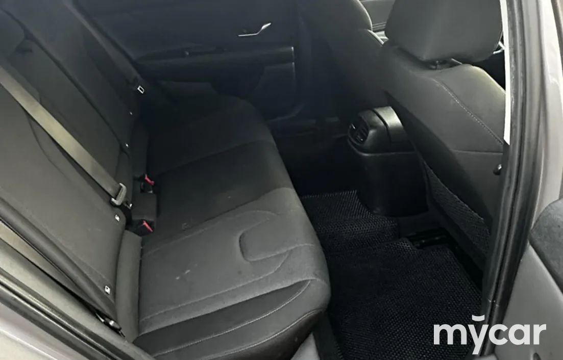 Hyundai Elantra 2022