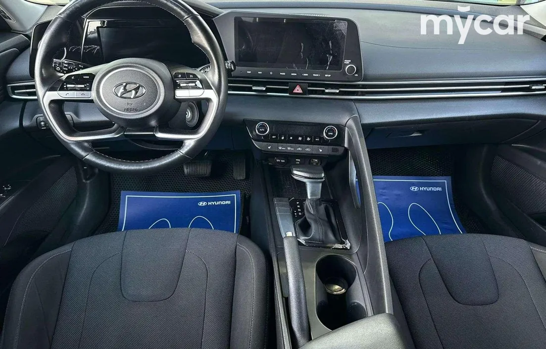 Hyundai Elantra 2022