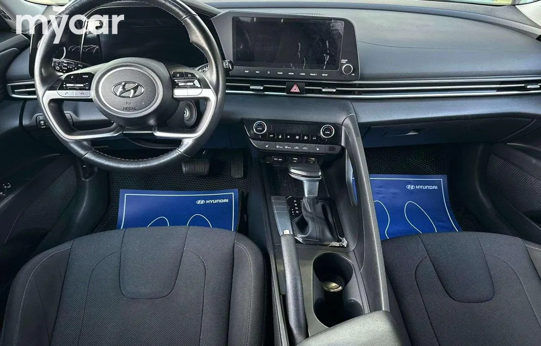Hyundai Elantra 2022