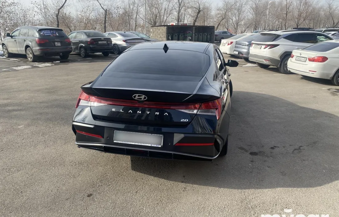 Hyundai Elantra 2024