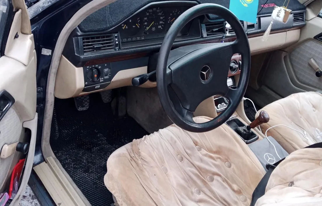Mercedes-Benz E-Класс 1992