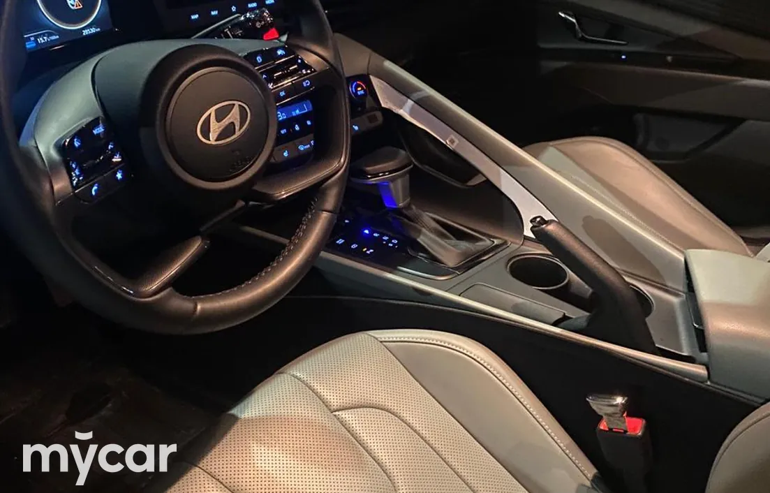Hyundai Elantra 2024