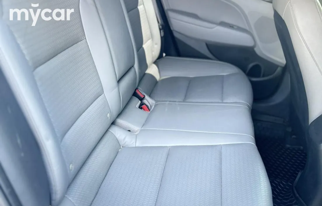 Hyundai Elantra 2016