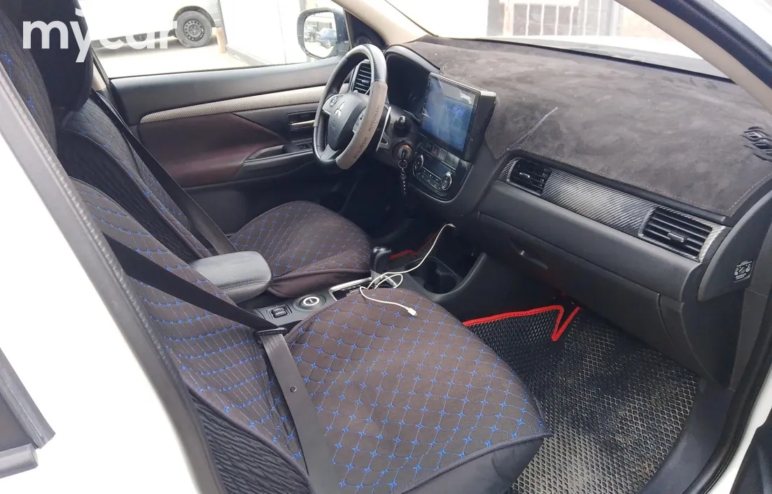 Mitsubishi Outlander 2013