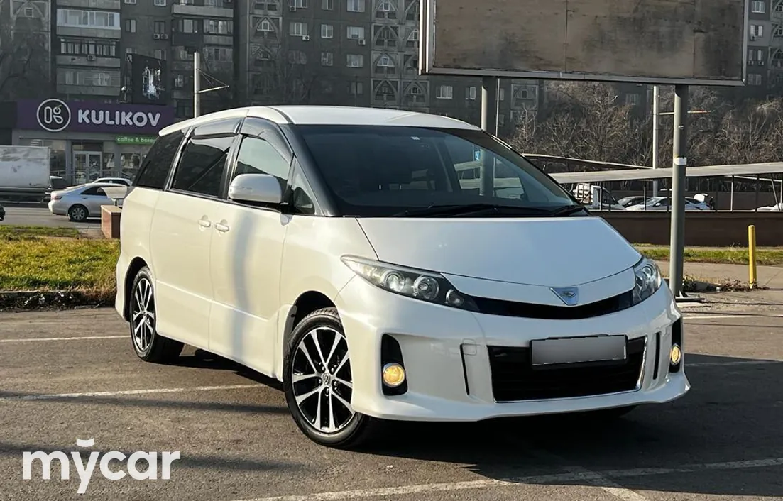 Toyota Estima 2013