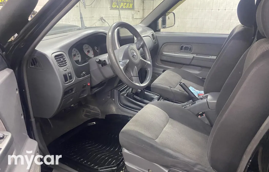 Nissan NP300 2012
