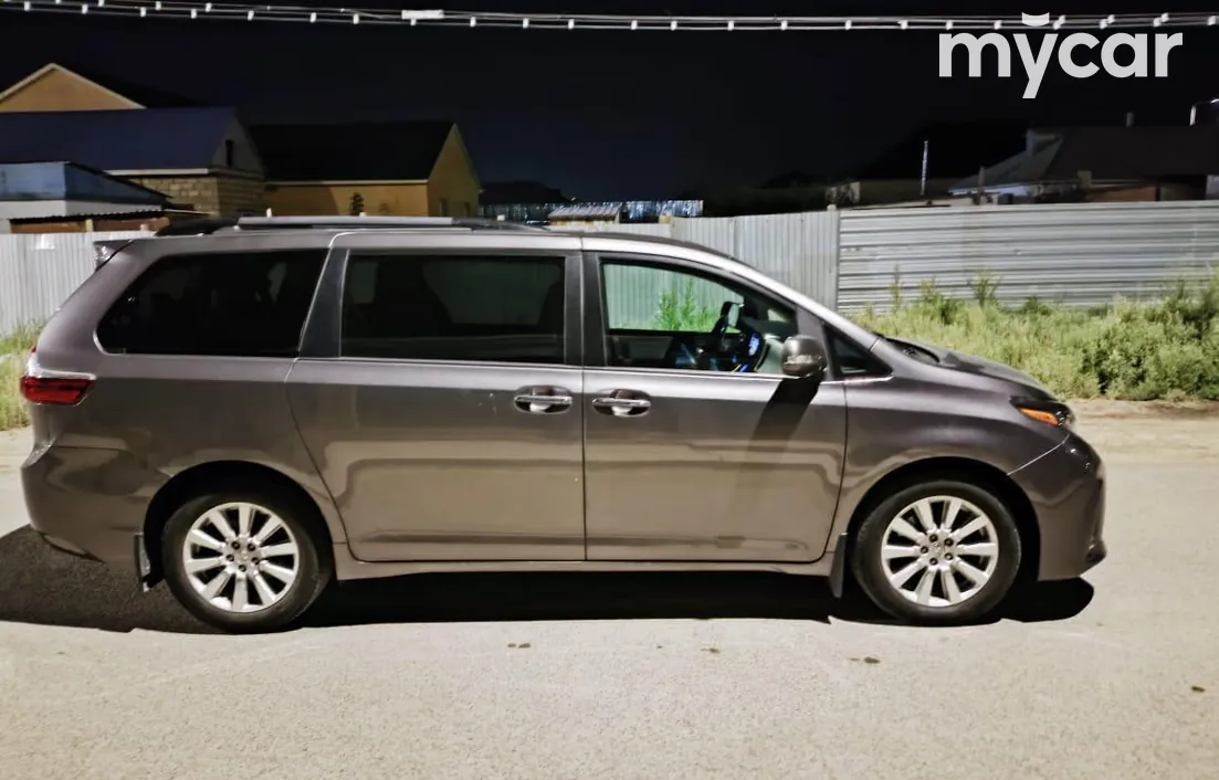 Toyota Sienna 2017