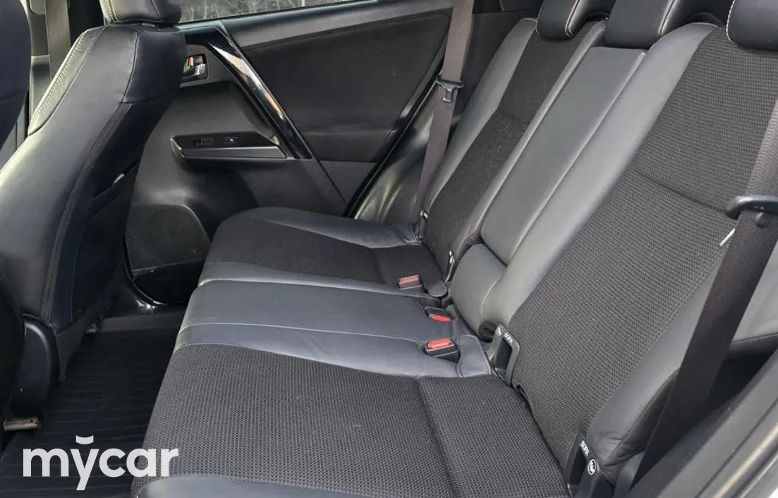 Toyota RAV4 2016