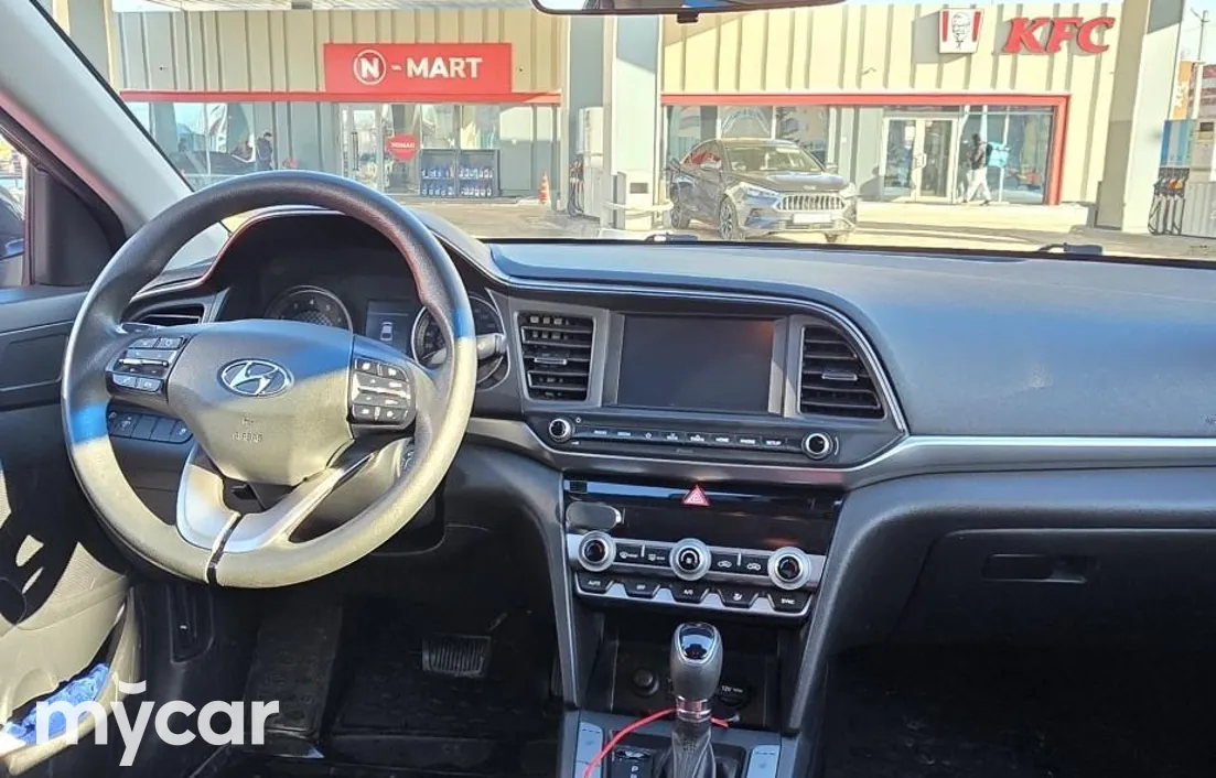 Hyundai Elantra 2019