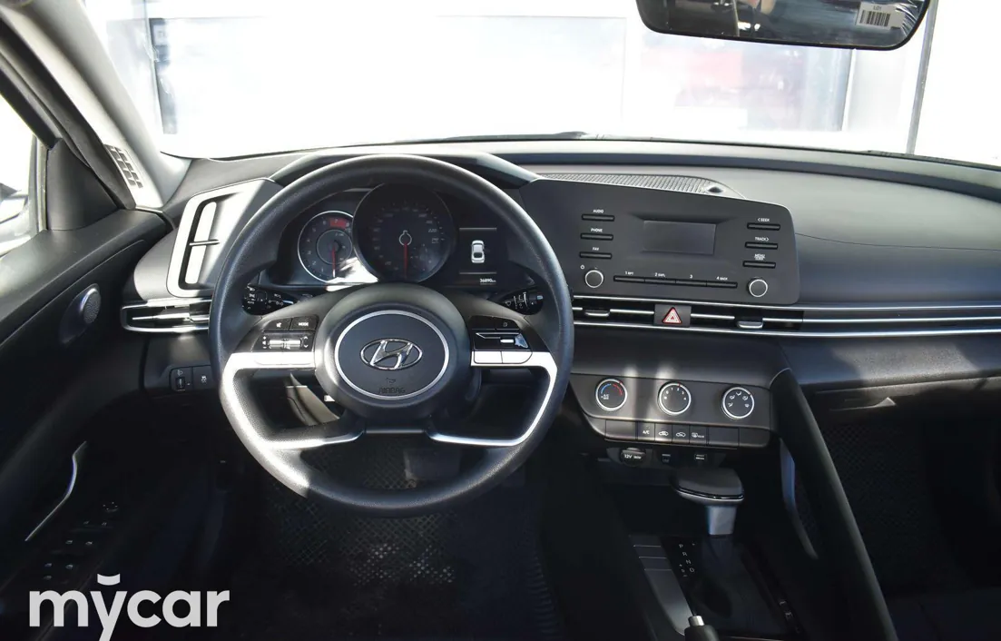 Hyundai Elantra 2022