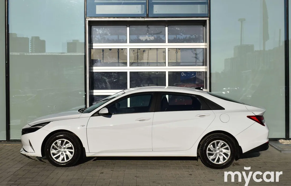 Hyundai Elantra 2022