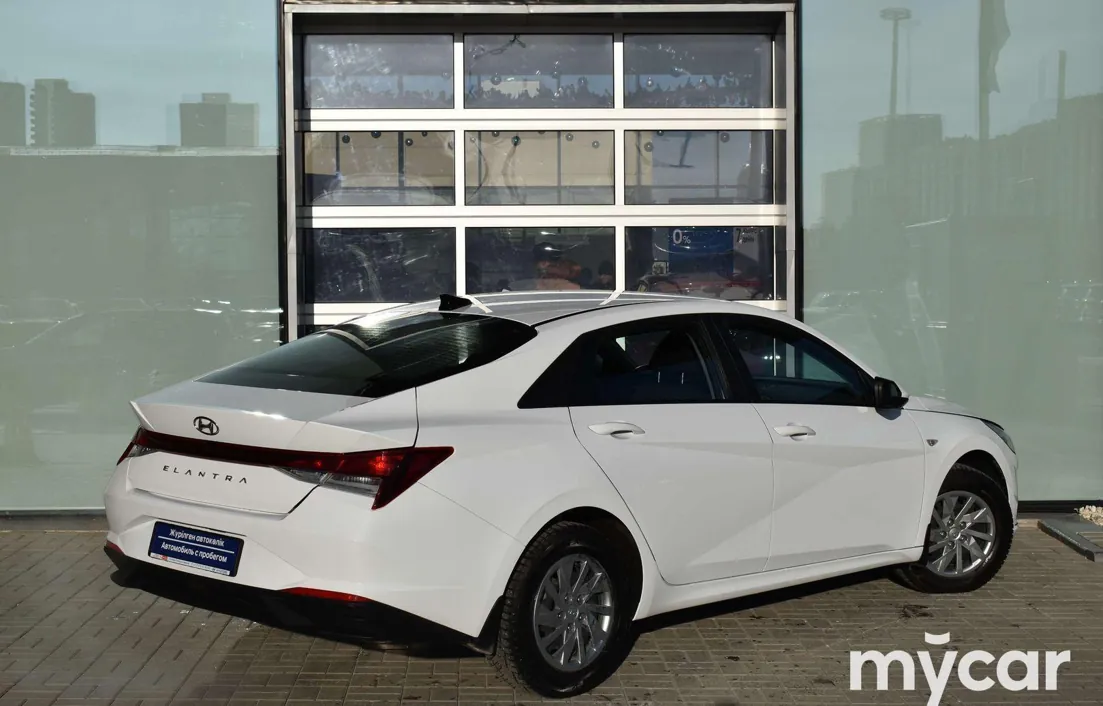 Hyundai Elantra 2022