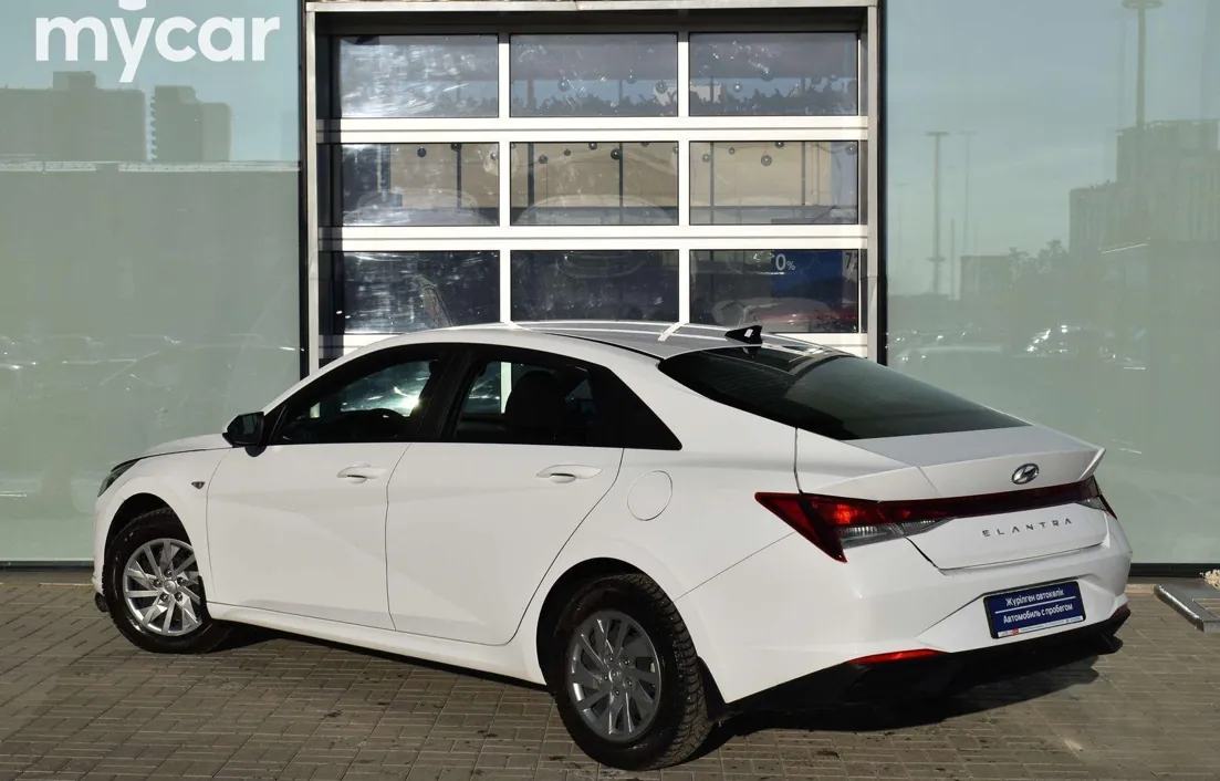 Hyundai Elantra 2022