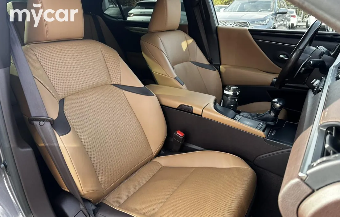 Lexus ES 2021