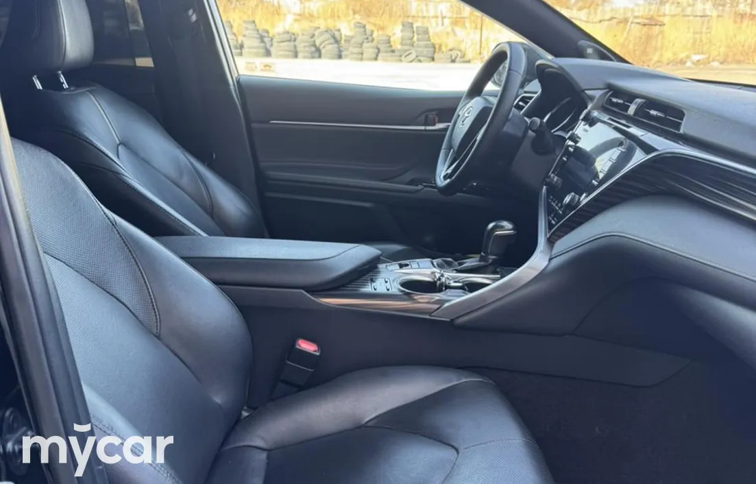 Toyota Camry 2019
