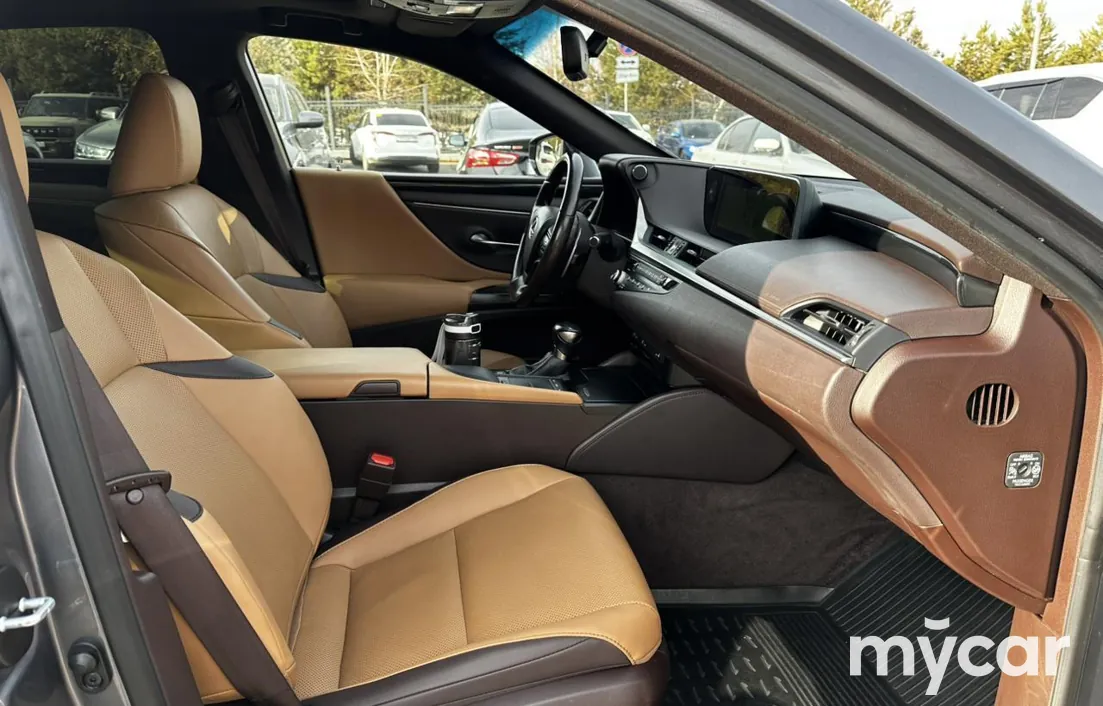 Lexus ES 2021
