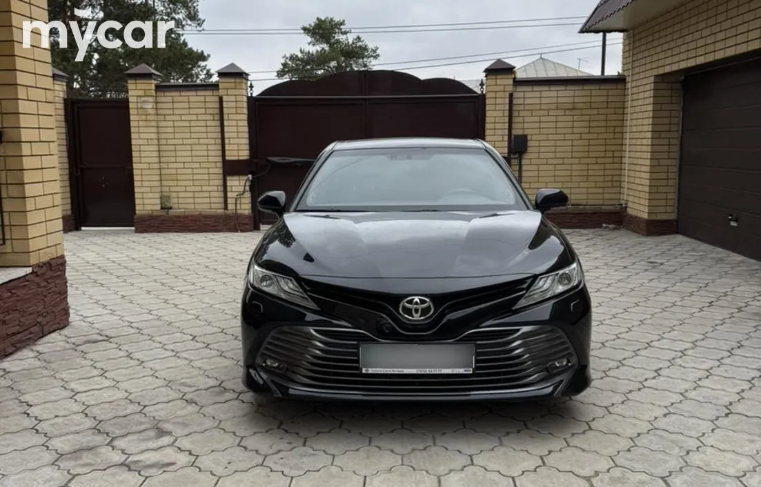 Toyota Camry 2019