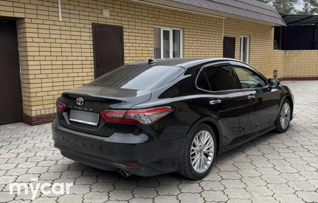 Toyota Camry 2019